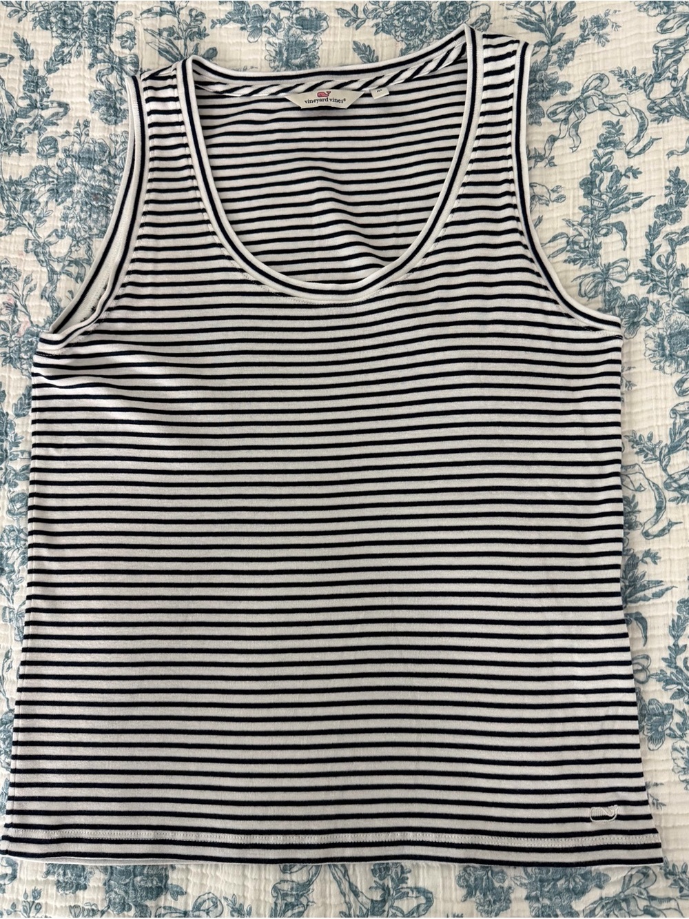 Vineyard Vines Women’s Black & White Striped Scoop Neck Tank